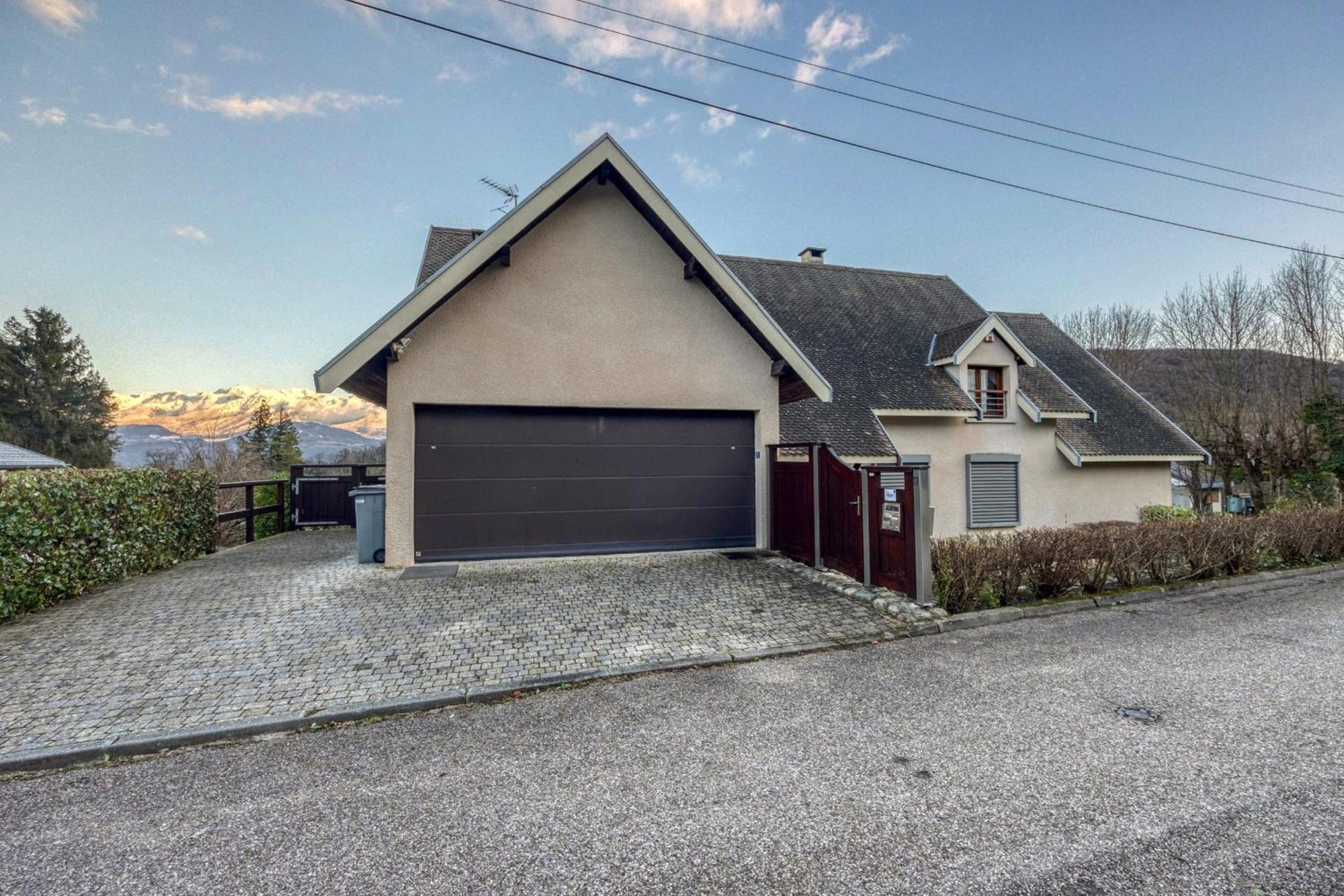 #Hp La Maison Des Lilas Large Family House Sleeps 12 Garden Seyssins Exterior photo