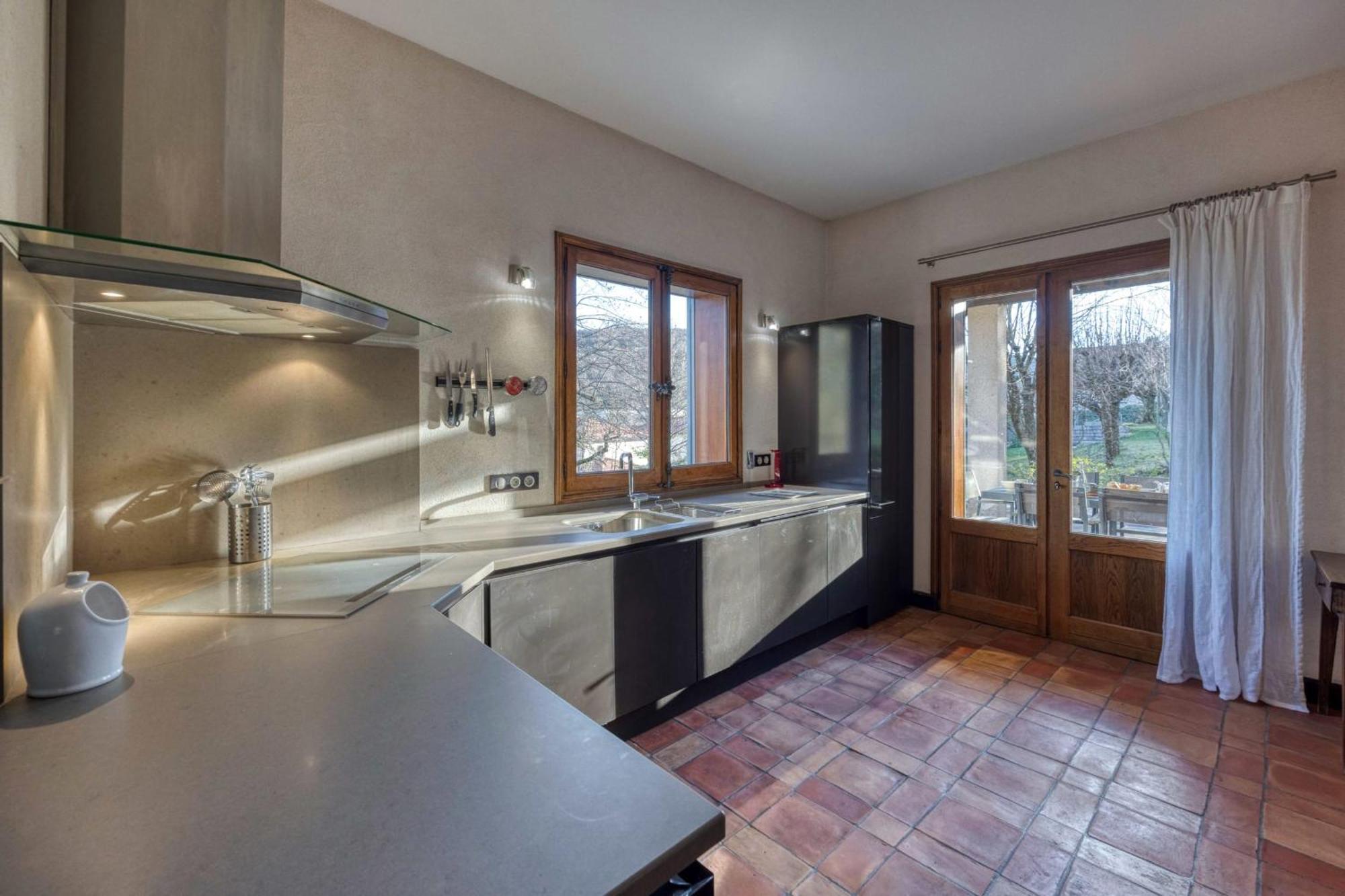 #Hp La Maison Des Lilas Large Family House Sleeps 12 Garden Seyssins Exterior photo